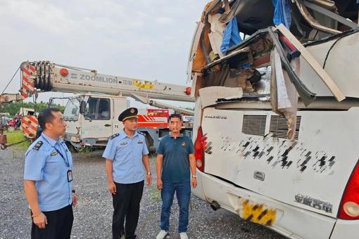 北京警方通报“研学游黑大巴侧翻”
